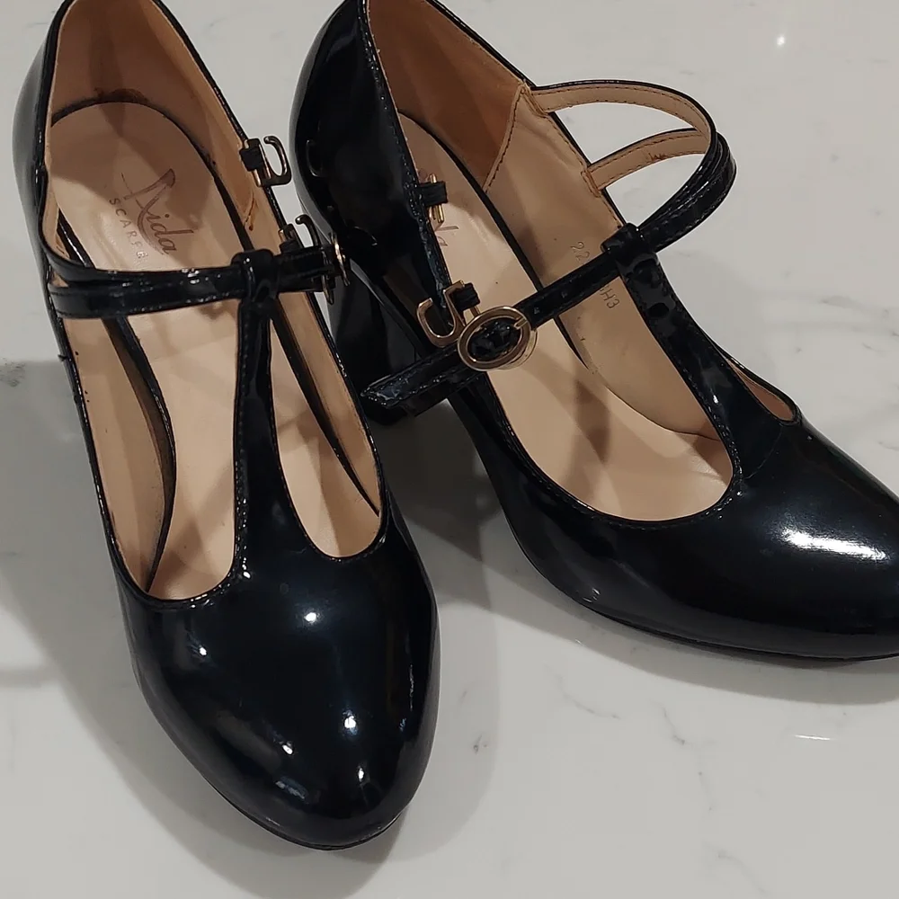 Shoes - Picture 3 of 4